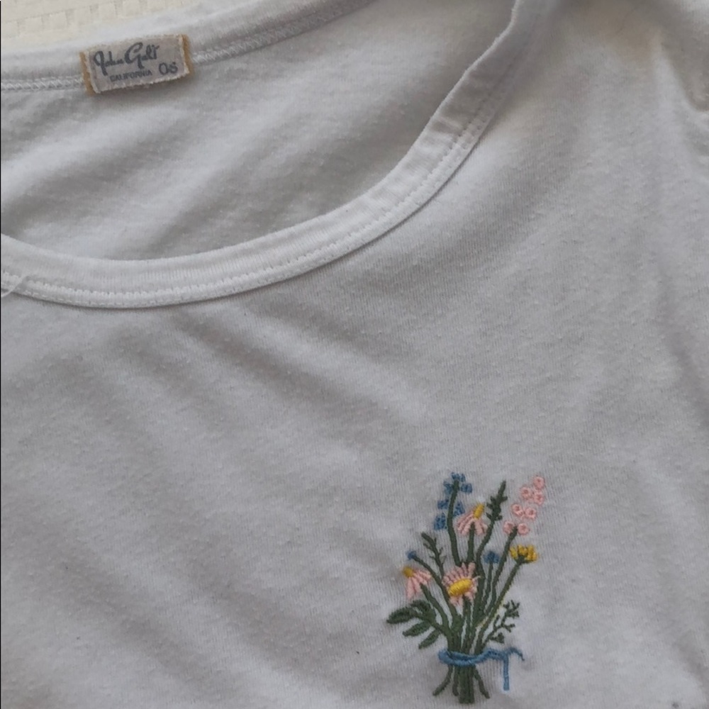 Brandy Melville Flower Tee!!! - Picture 5 of 5